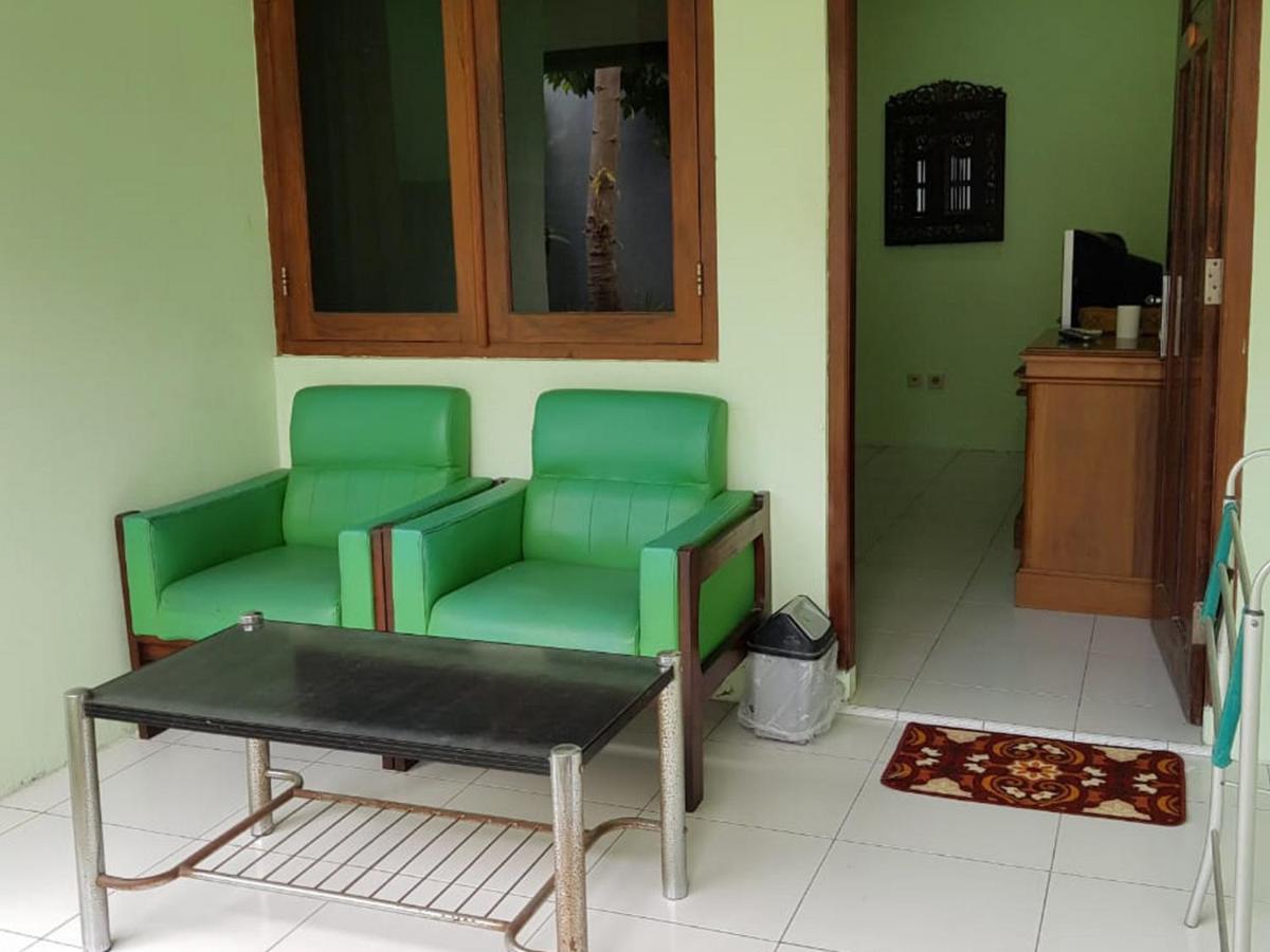 Embe Pitoe Syariah Gejayan Mitra Reddoorz Hotel Pakualaman Exterior photo